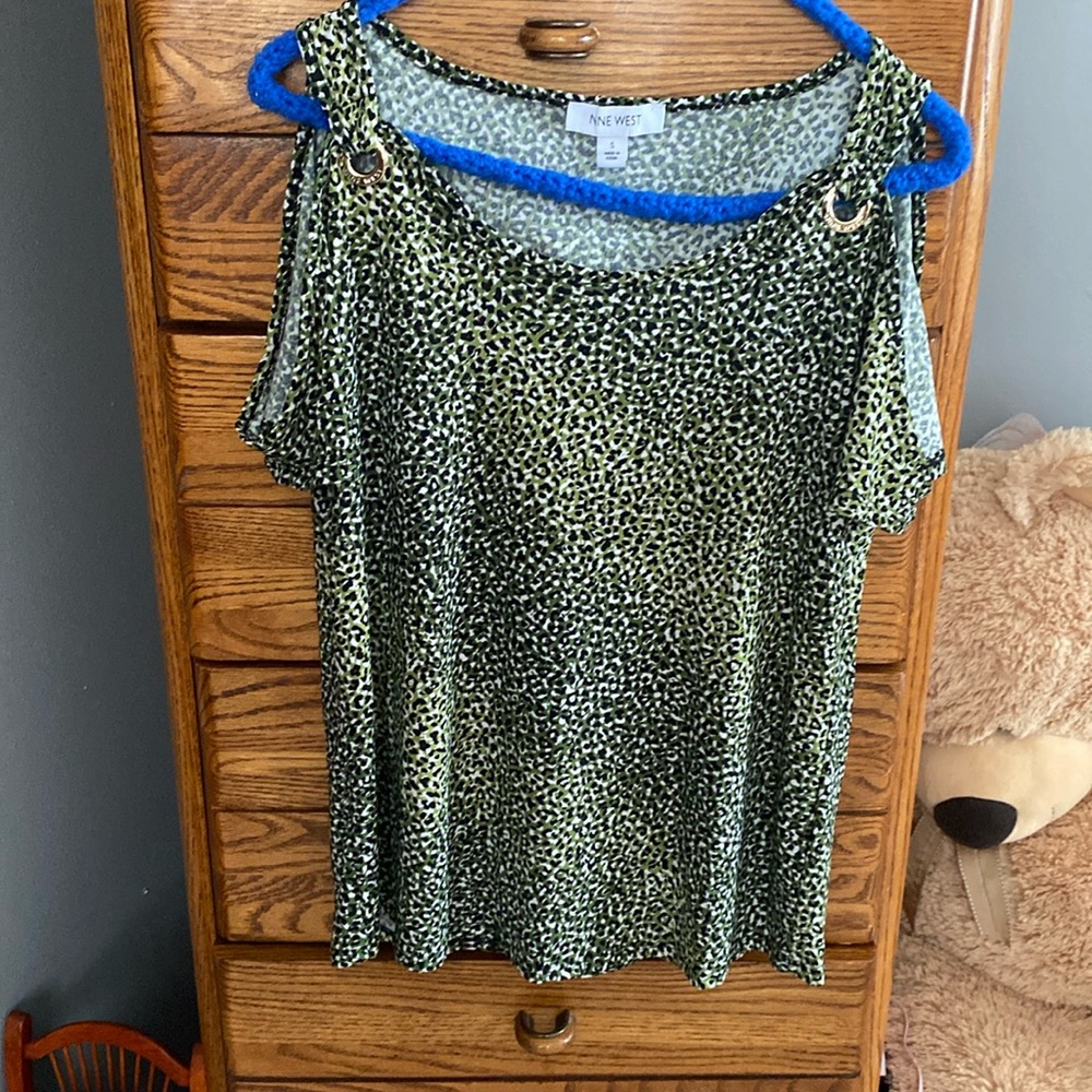 Women’s nine west top size Small
